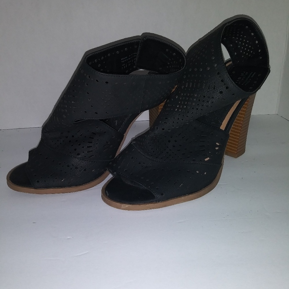 Call it spring tall heels black shoes